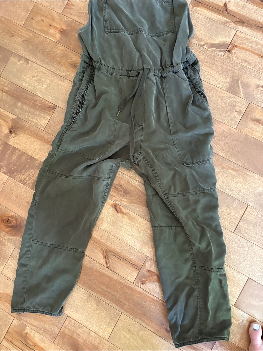 Wilfred Free Aritzia overalls - Olive Green - Picture 4 of 9